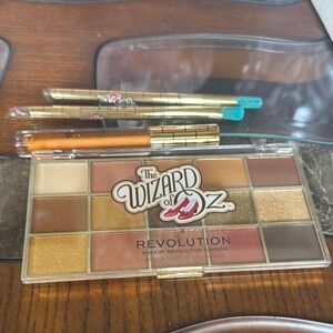 Makeup Revolution Wizard of Oz Eyeshadow Palette with 2 brushes and 1 lip gloss
